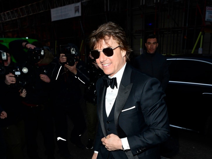 2b33708788744441bb8aaece2c94fac2_md-1 Victoria Beckham 50th Birthday Party_Backgrid_5