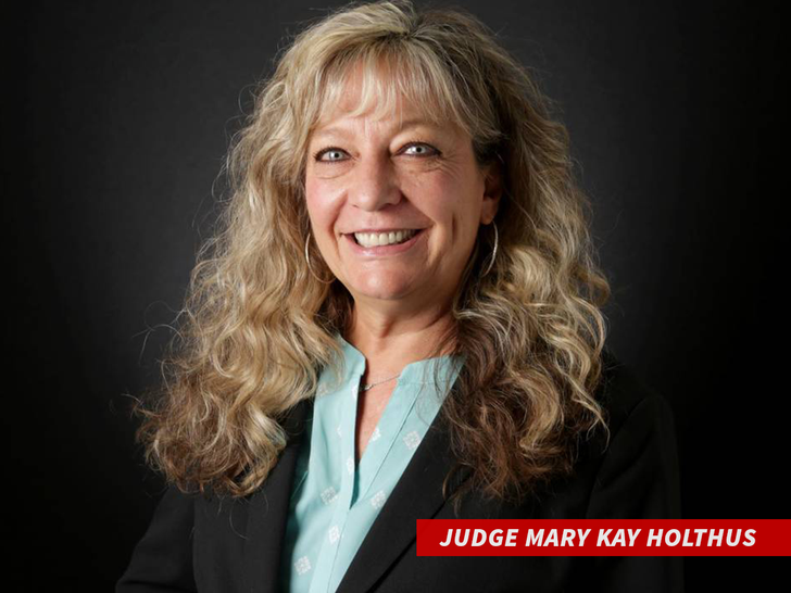 2b651184a7884ac5b002624f96fabdf4_md Judge Mary Kay Holthus Las Vegas Judge Attacked By Felon During Court Sentencing