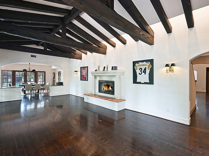 0306-richard-pryor-house-listed-market-sale-photos-primary-2