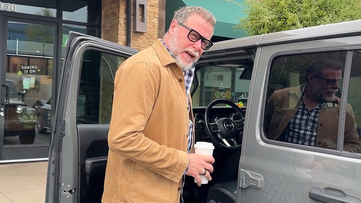 2e096fa7916243f5b2b3f29d7571f3f8_md-1 Dean McDermott