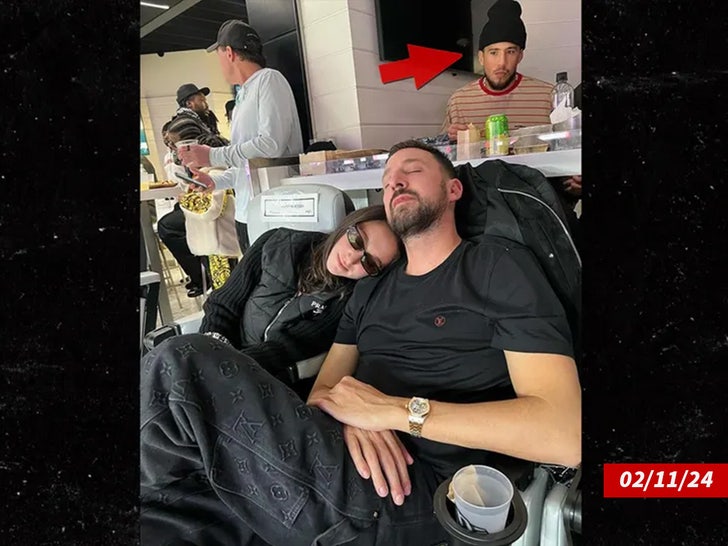 30baf97b2dd54aaa83b2859abfc34333_md devin booker arrow swipe