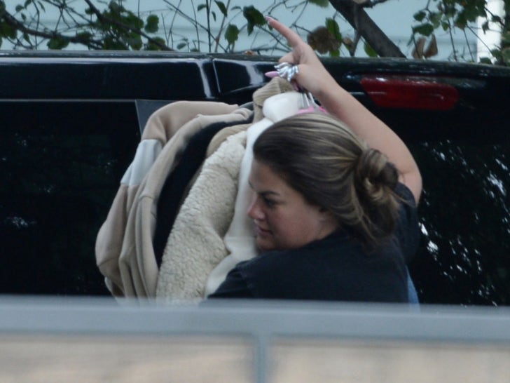 318f6ba8c8e44f8582e32a7d321d096e_md 0301-Brittany-Cartwright-Moving-Out-Jax-Taylor-Photos-primary-2