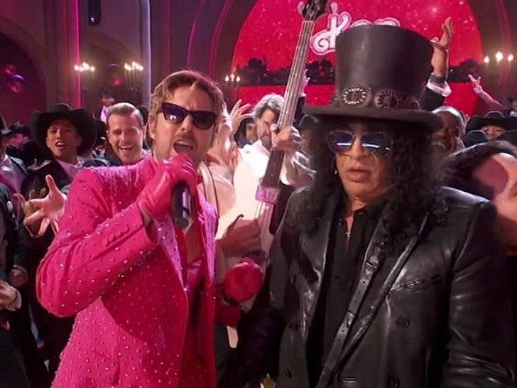 031024_ryan_gosling_end_performance-SG-Slash