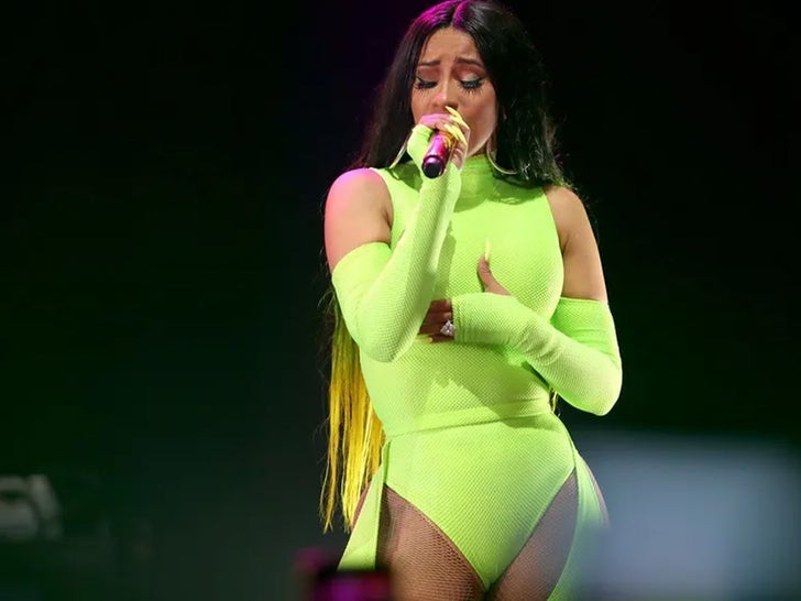 Cardi B's Performance Pics