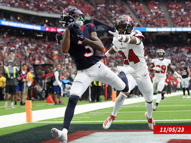 3244ed28b0a94ed29b35e4c323c72b19_md tank dell on the field