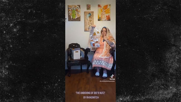 020924-woman-unboxing-kal