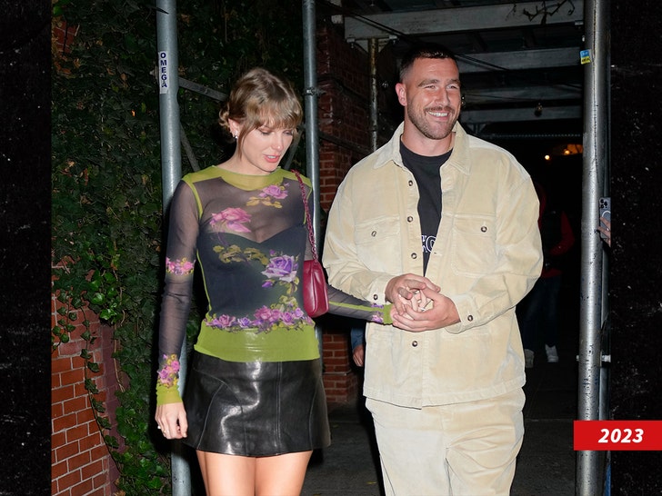 3472babb0d5847e583c6b89f00f60332_md taylor swift and travis kelce