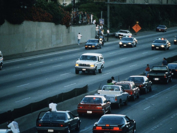 347634e9a8eb57cabceea4d9c92c1b06_md-1 O.J. Simpson -- Bronco Chase Photos
