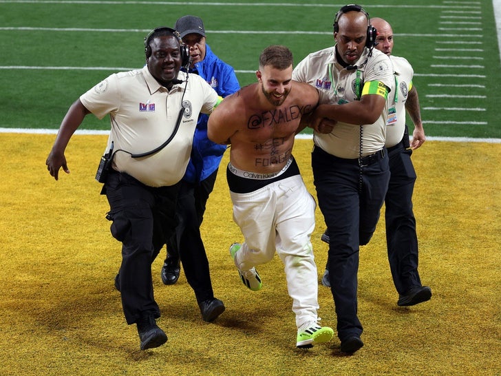 35aac0191b5d4cd38aab66d33c8d69f7_md Invaders Hit The Field At Super Bowl LVIII