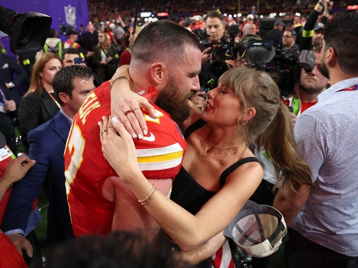 3607a6143a0f4909ae6b4162dcd75952_md Taylor Swift Travis Kelce Kissing After Super Bowl LVIII Win Photos 15
