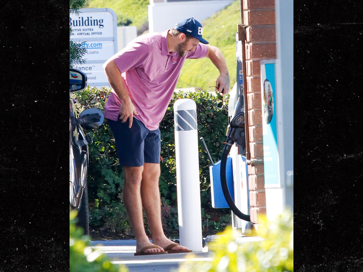 38a1e7f24e1b416c9aea0367bde86251_md Hailee Steinfeld and Josh Allen spotted together in Laguna Nigel