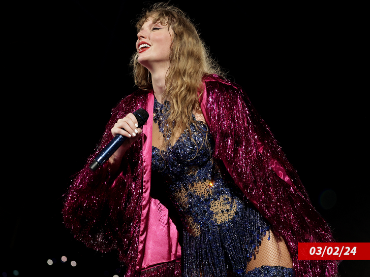 3bbadeb70f944abc953af3306901da67_md taylor swift performs