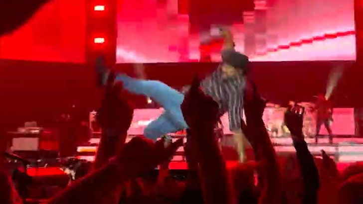 042124_luke_bryan_fall_kal