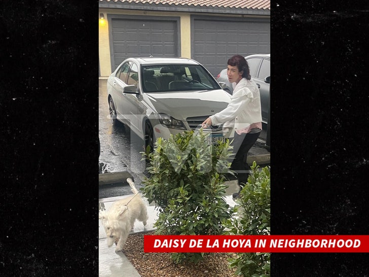 DAISY DE LA HOYA IN NEIGHBORHOOD