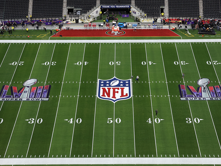 4321bda45d444e989512d8706af2979f_md The Final Touches before the Super Bowl!