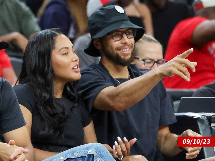 463affacd3fa4ecd85385d7e8c5a53f5_md ayesha steph together at game