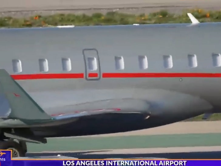 46d120295e9c4c6cb1b8c514b8dc7098_md 021024_taylor_swift_jet-windows-close