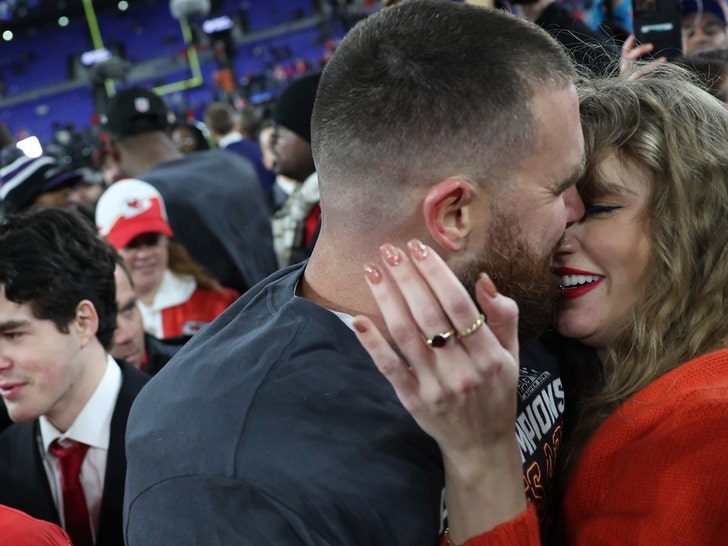 Taylor Swift Kisses Travis Kelce After Chiefs Win