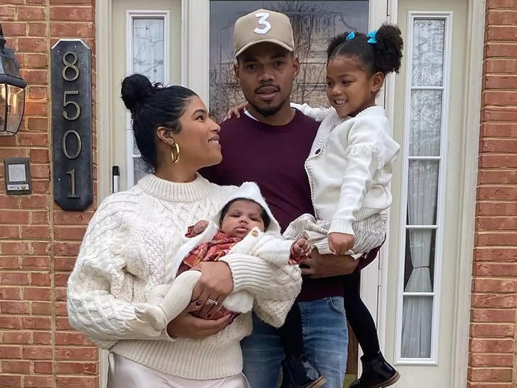 4a5a33b1d74944f0b82737d0e7ae5f70_md _Chance the Rapper and family
