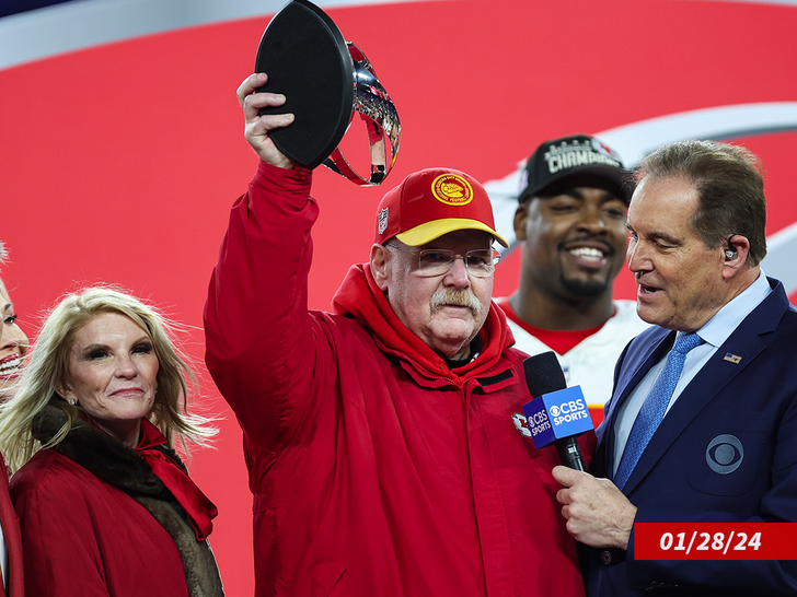 4b1049aed3cf41c1b8724b96c80139c0_md Andy Reid of the Kansas City Chiefs celebrates after the AFC Championship
