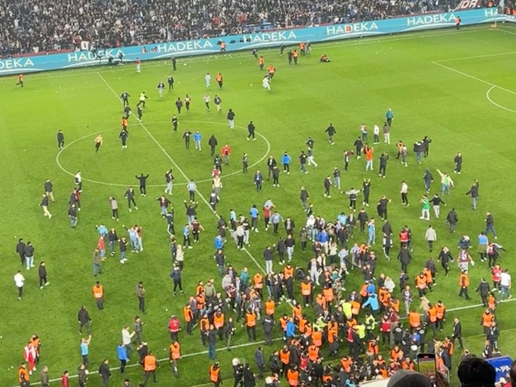 Trabzonspor fans invade pitch attack Fenerbahce