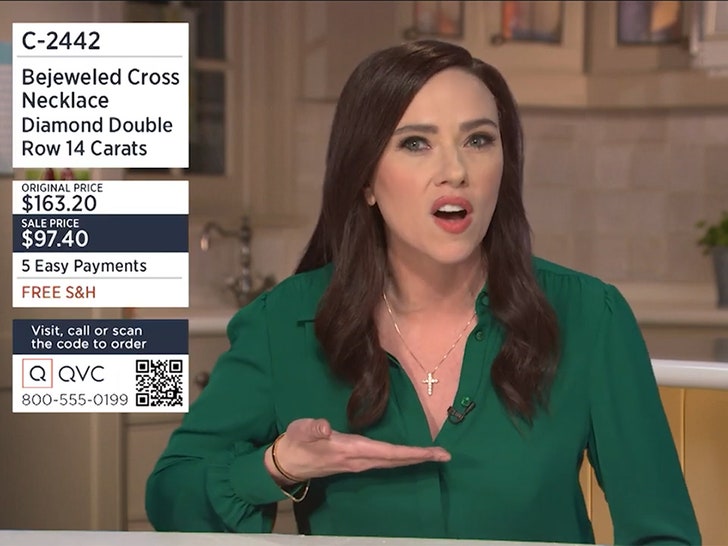 030924-scarlett-johansson-necklace-primary