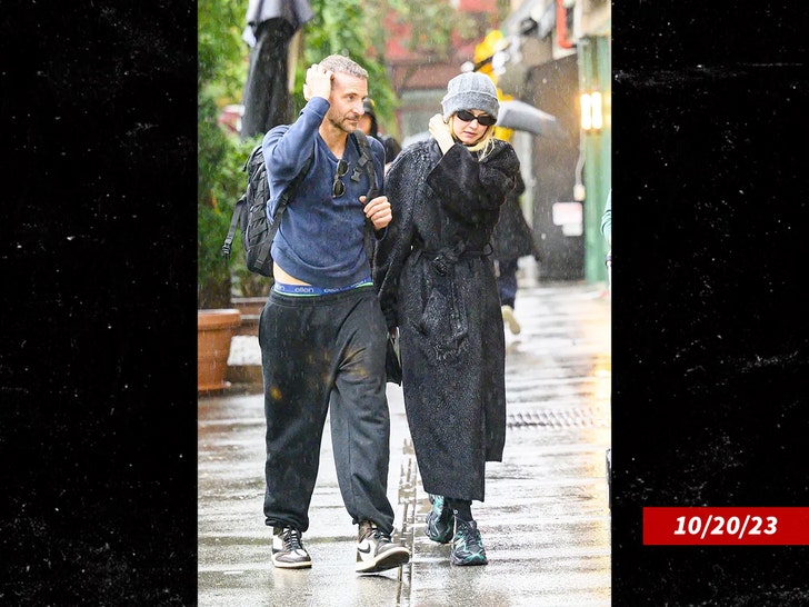 50f8fd88fbd849cebde4d3dc85e1c8dc_md bradley cooper gigi hadid