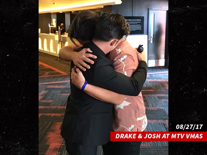 514d753198ef4bf99f749c97fdb50368_md-1 Josh Peck_X