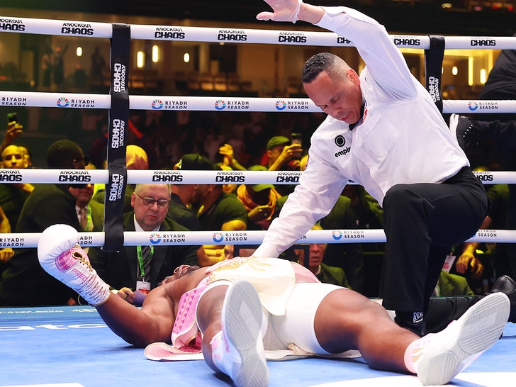 52e36ac1bc9748ff95d5d2006c957298_md Anthony Joshua v Francis Ngannou