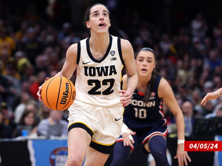 53775e252e1b4541a1952654b39b50ef_md Caitlin Clark on the court_