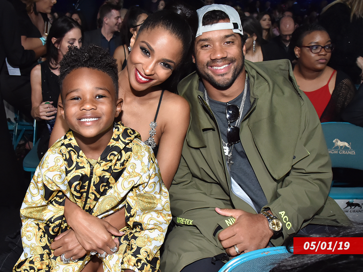 53f7ff3085d44f6085db301bcc13a1ee_md russell wilson, ciara and son Future Zahir Wilburne