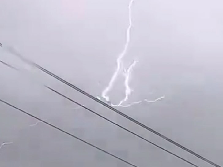 040124-plane-lightning-strike-primary-v1