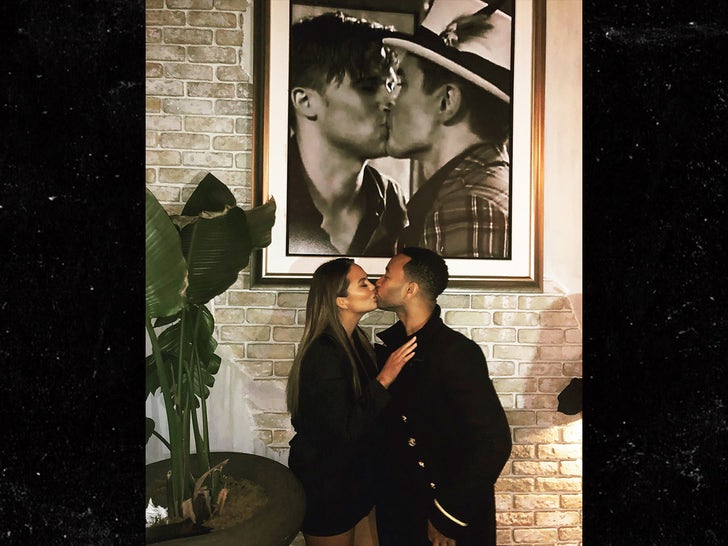 0129-Chrissy-Teigen-John-Legend-Tom-Tom