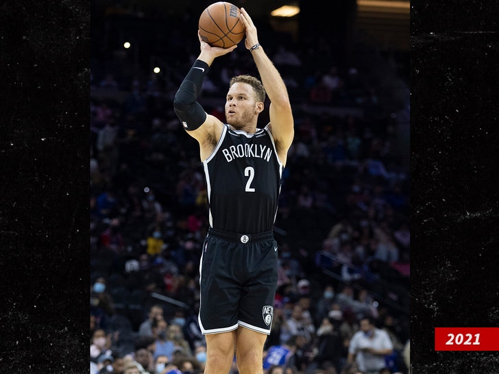 5c7b04bf66044d72ae0fc2d47388d0e6_md blake griffin on court