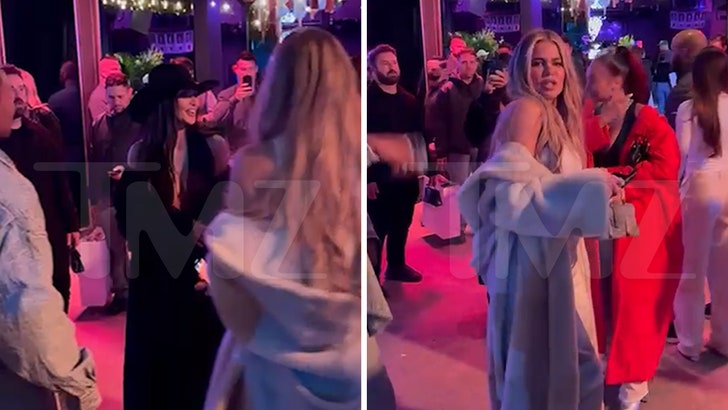 5c87de527a0c4379aab1d921349ca601_md 021124_kim_khloe_kardashian_kal