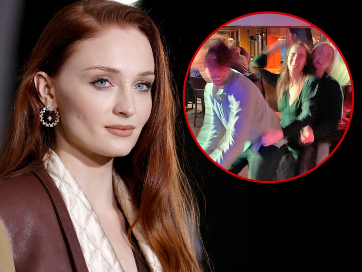 5d2616f03505427fae5f0cf5bcd4998e_md sophie turner with friends partying