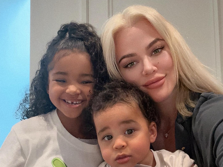 Khloe Kardashian's Family Photos