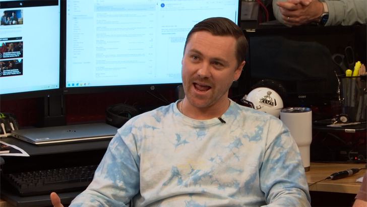 021424_tv_clips_ben_affleck_jlo_premiere_convo.01_00_20_20.Still002