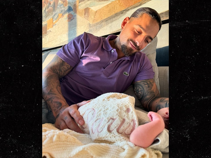 5fe8285c2c0e4f94a9f35facddb04720_md maluma and wife and newborn baby