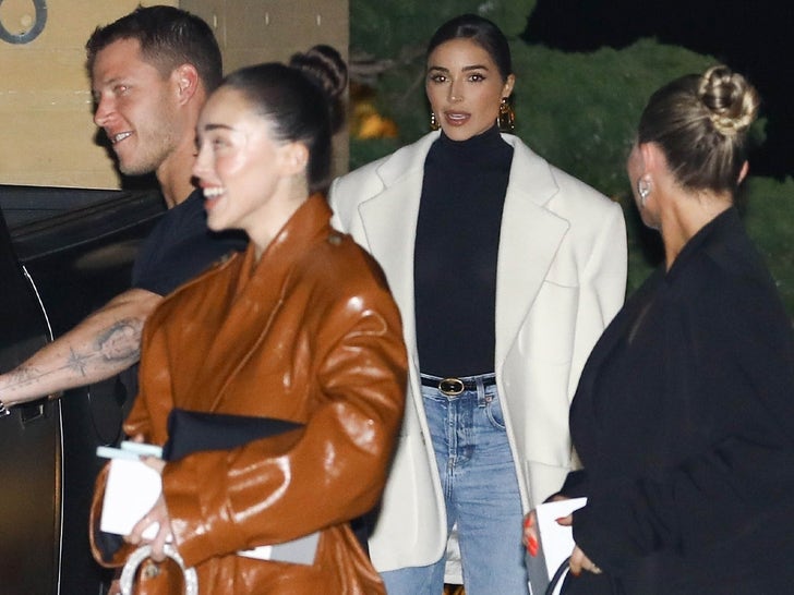 60cba07e100e4b378696e65c42076b82_md 0229-Travis-Kelce-Christian-McCaffrey-Olivia-Culpo-Nobu-Dinner-Photos-primary-2