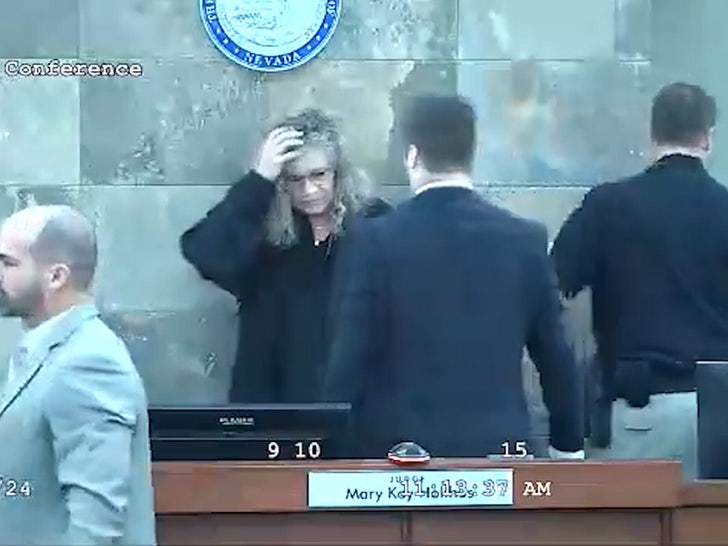 6175f2ddd0af4e1ebef999f9aa69fef8_md 010324_court_room_fight-SG3