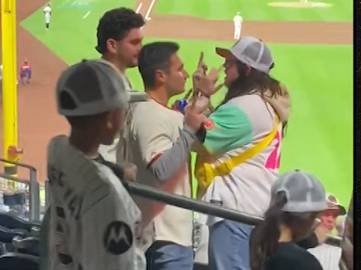 033024_padres_slap-sg1