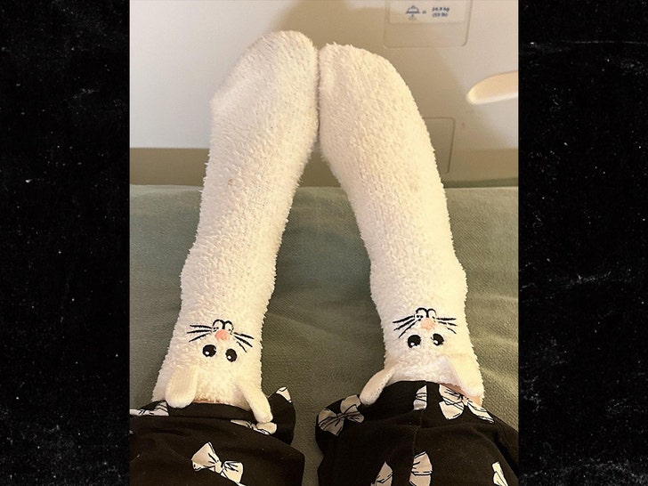 kate beckinsale in hospital bed