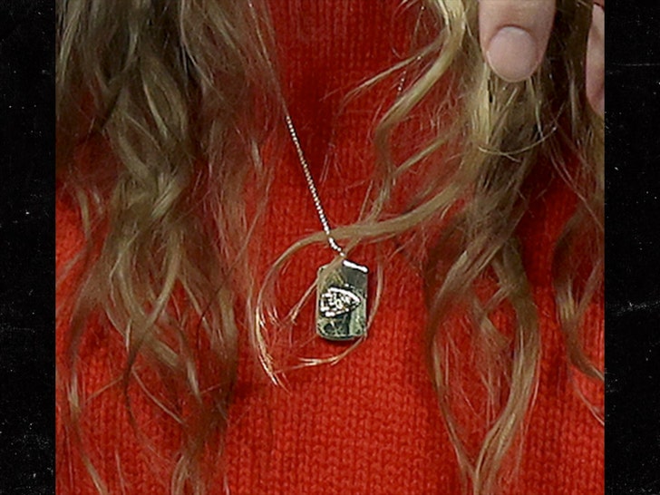 taylor swift and travis kelce after afc championship game getty 2