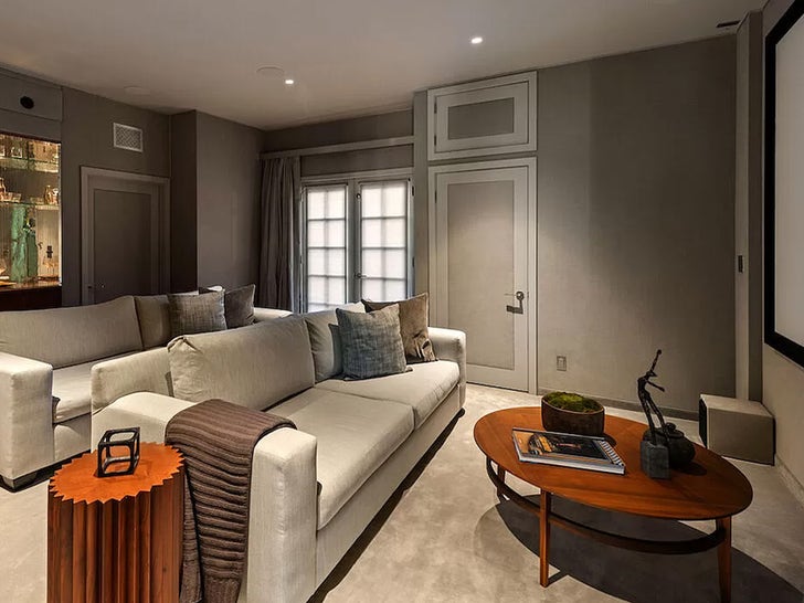 0419-Zoe-Saldana-Movie-Theater-SUB new