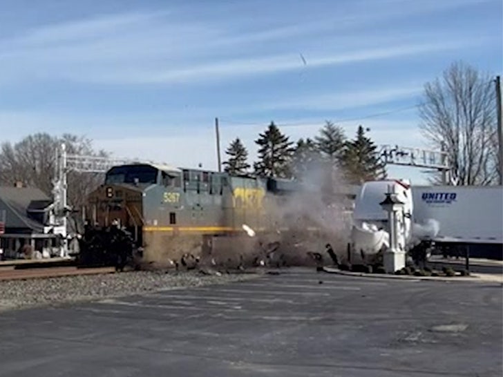 020824_train_crash-sg2