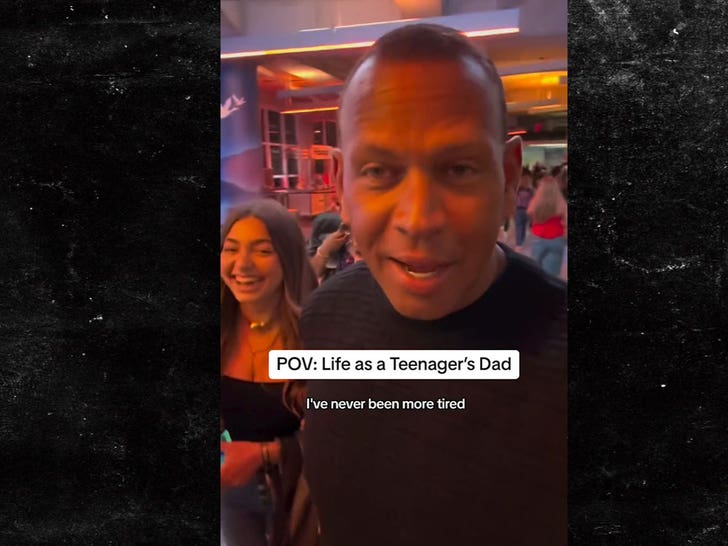 689d8b1c27eb40ccae96882d9ef1c215_md 030724-alex-rodriguez-1