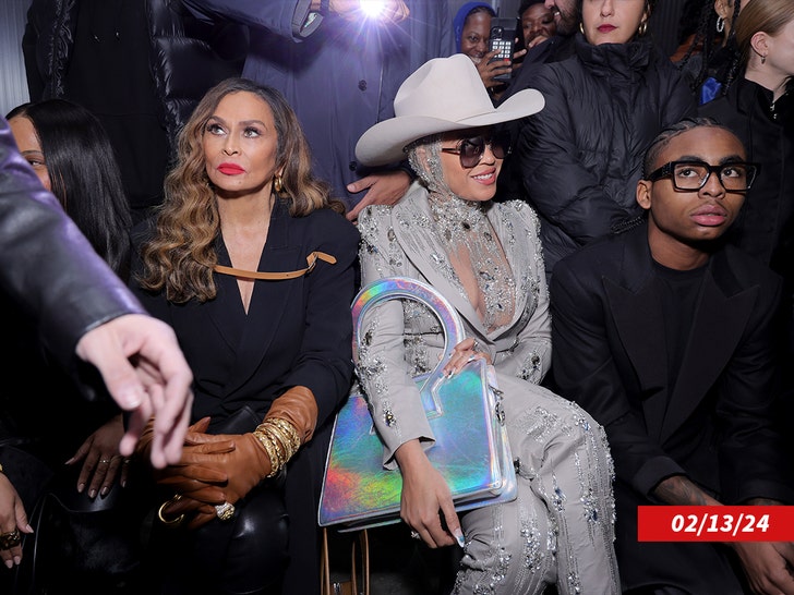 68b5c16e166143eeae697a177e2a7cb8_md beyonce and tina knowles getty 1