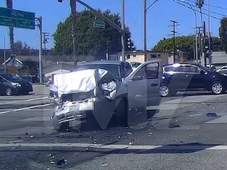 040724-ambulance-crash-wreck-primary