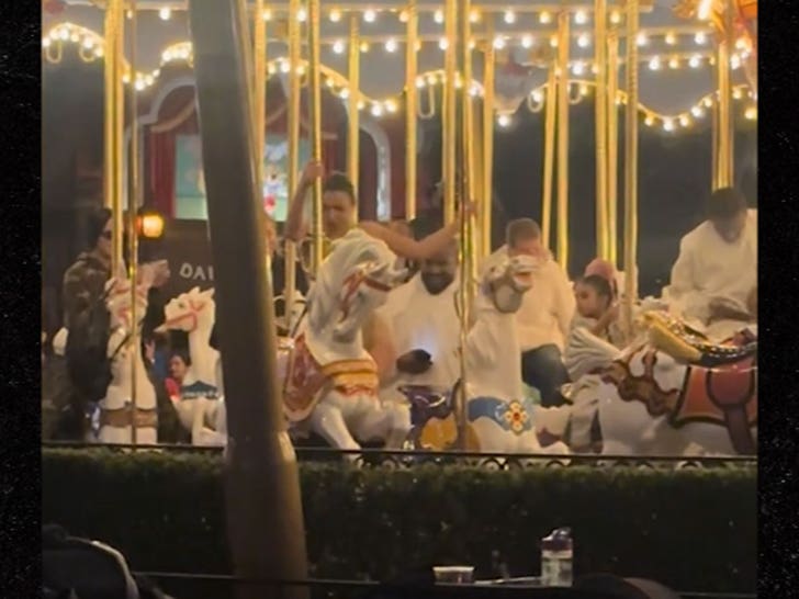 041623-bianca-kanye-disneyland-1